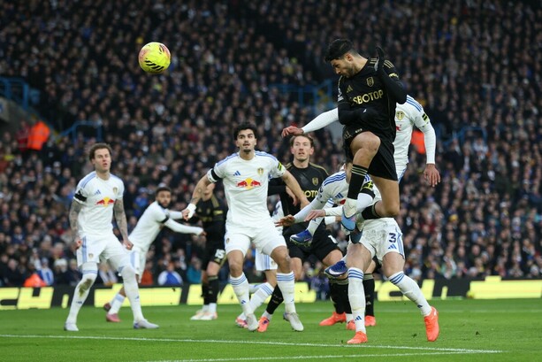 Raúl Jiménez ante el Leeds United (Reuters)