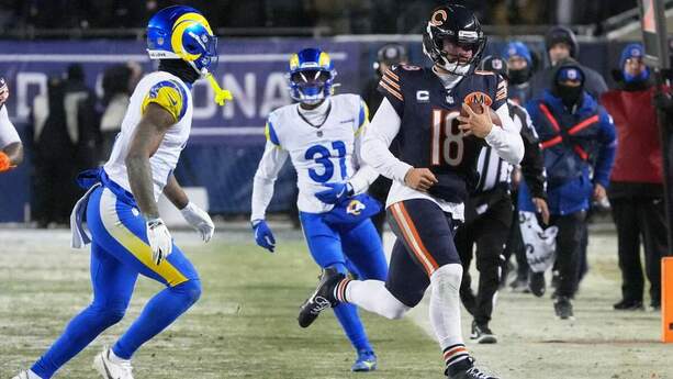 Caleb Williams fue un dolor de cabeza para la defensa de los Rams (Reuters)