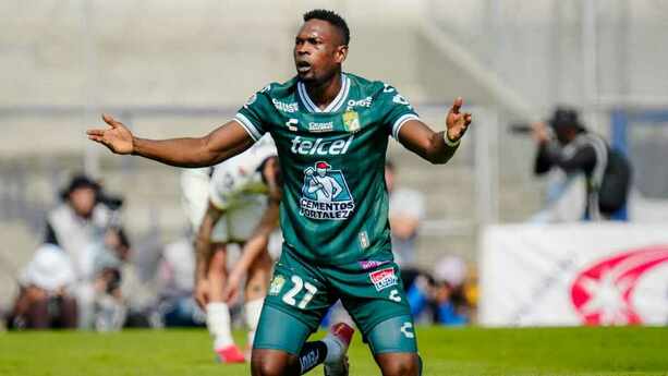 Diber Cambindo reclamando una falta en contra (Imago7)