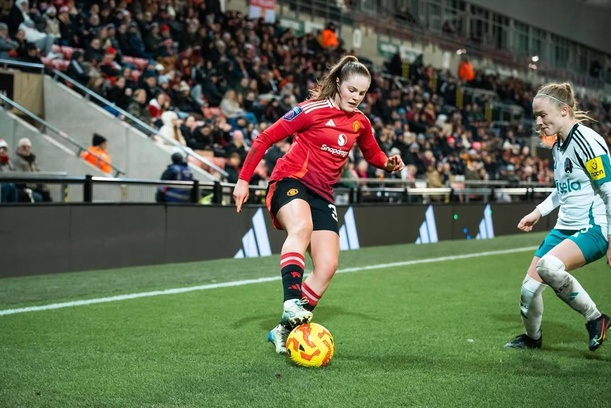 Emma Watson, en su etapa como jugadora del Man United (Instagram @ems_watson28)