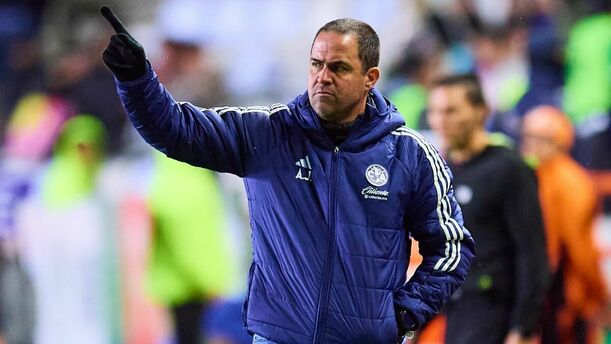 Jardine no logra levantar al América en el arranque del torneo. (Foto: Mexsport)