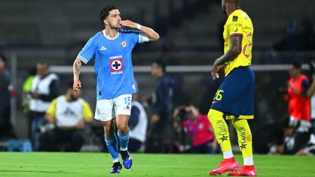 Ignacio Rivero marcó el gol que da ventaja a Cruz Azul (Imago7)