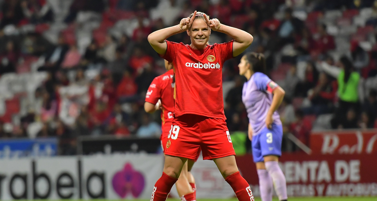 Faustine Robert y Eugénie Le Sommer con el Toluca (Imago7)
