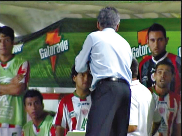 El Grinco Castro y Sergio Bueno discutieron en pleno partido.