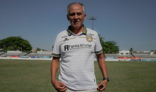 Sergio Bueno presume a sus Caimanes (Especial)