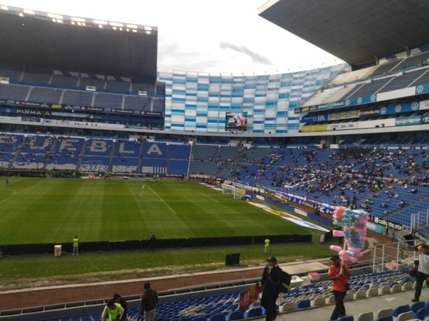 Césped del Estadio Cuauhtémoc quedó dañado tras el Puebla vs Mazatlán