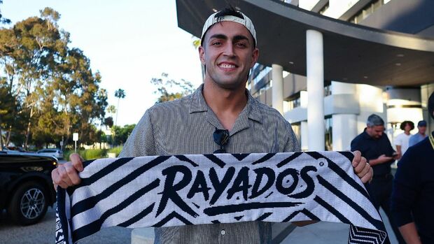 Santiago Mele presume sus nuevos colores (Felipe Galindo)