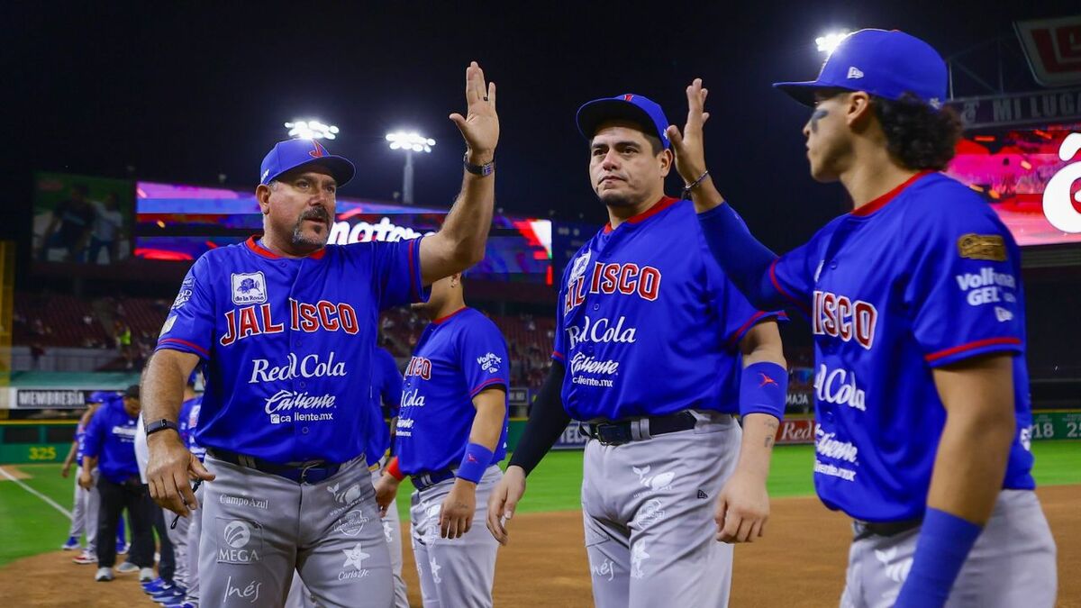 Benjamín Gil, manager de los Charros de Jalisco (@charrosbeisbol)
