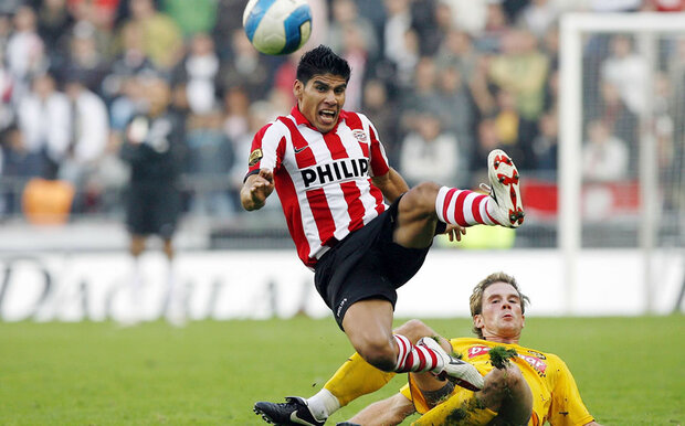 Carlos Salcido jugó en el PSV Eindhoven entre 2006 y 2010. (Mexsport)