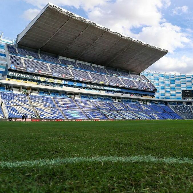 La cancha del Estadio Cuauhtémoc ha dado problemas en el inicio del Clausura 2026 (Imago7)