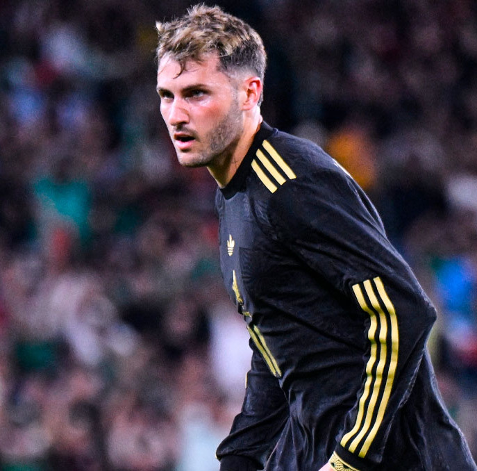 Santiago Gimenez, víctima de las críticas argentinas. (Foto: Mexsport)