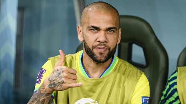 Dani Alves compró equipo y jugará en él. (Foto: Mexsport)