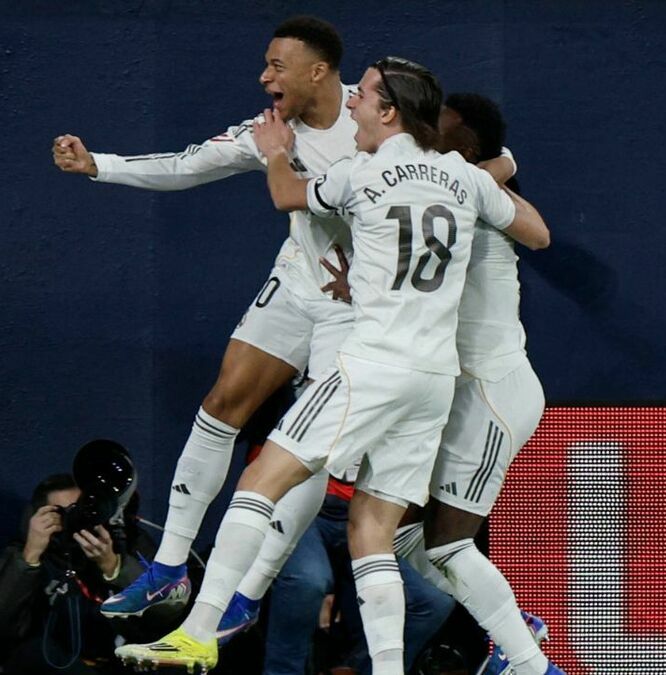 Real Madrid esperará al Barcelona, pero está en la cima de LaLiga (EFE)