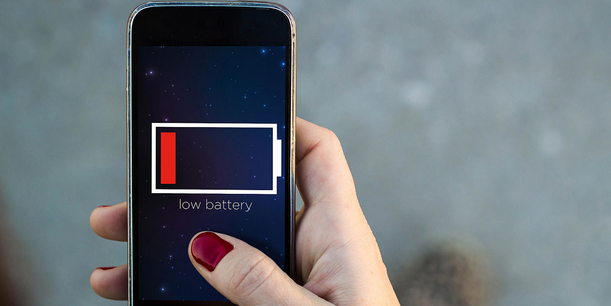 Teléfono celular sin batería (Foto: Unsplash)