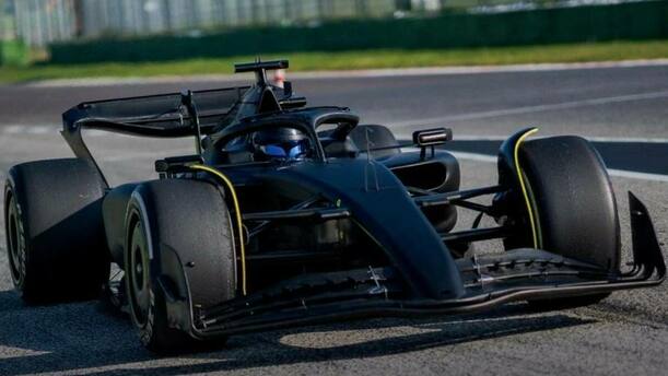 Checo Pérez conduce el SF-23 en Imola (@F1)