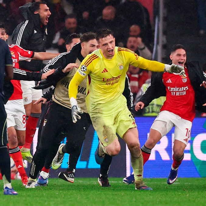 Anatoli Trubin apareció para dejar el 4-2 final. (Foto: Reuters)