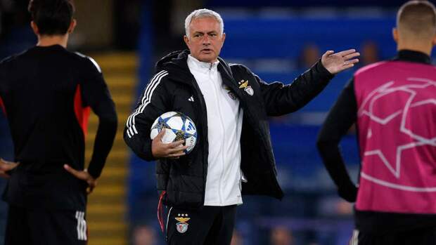 José Mourinho puede decir adiós a los banquillos pronto (Reuters)