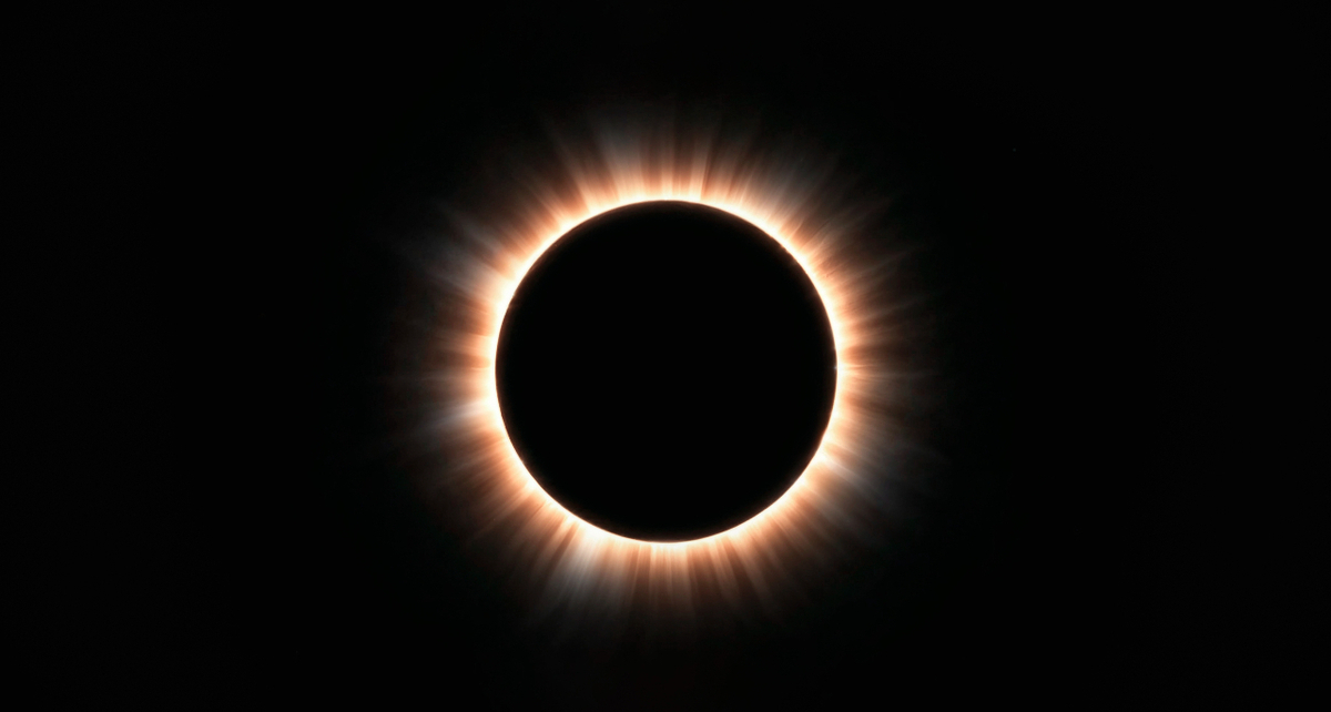 Conoce la fecha en que será el primer eclipse solar del 2026 y cómo poder verlo desde México. Foto: Freepik
