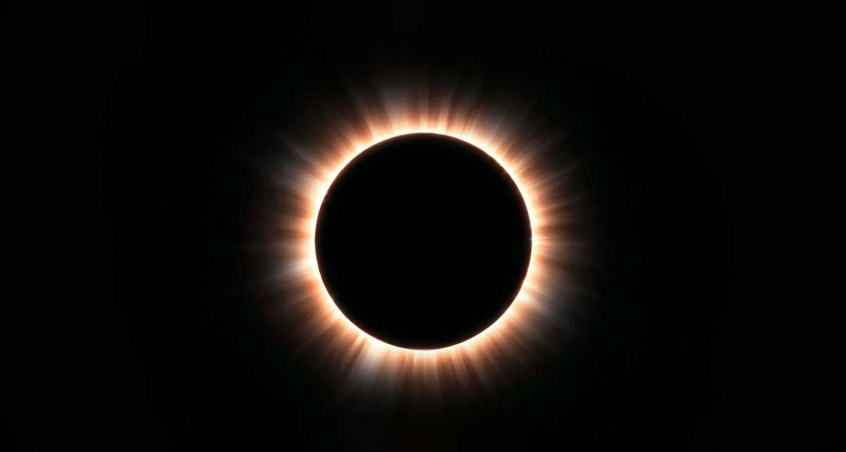 Conoce la fecha en que será el primer eclipse solar del 2026 y cómo poder verlo desde México. Foto: Freepik