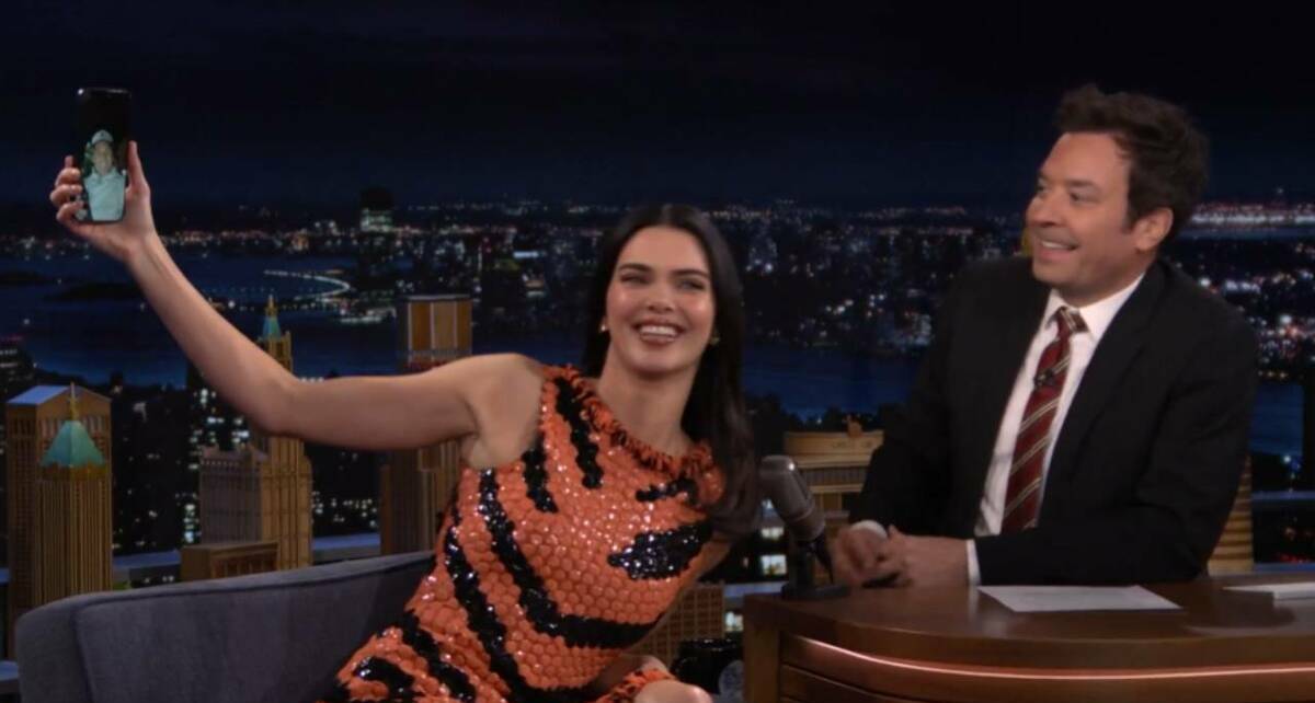 Kendall Jenner vive divertido momento en show de jimmy Fallon (Captura)