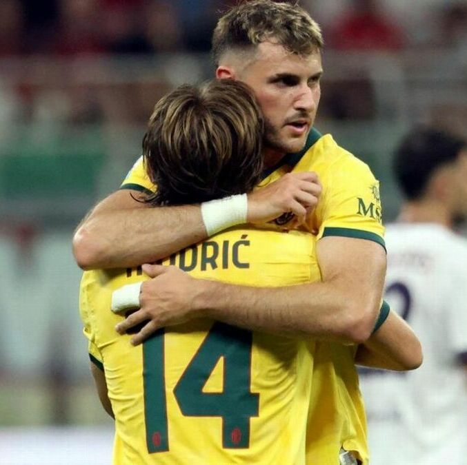 Santiago Gimenez y Luka Modric son vecinos en Milán (EFE)