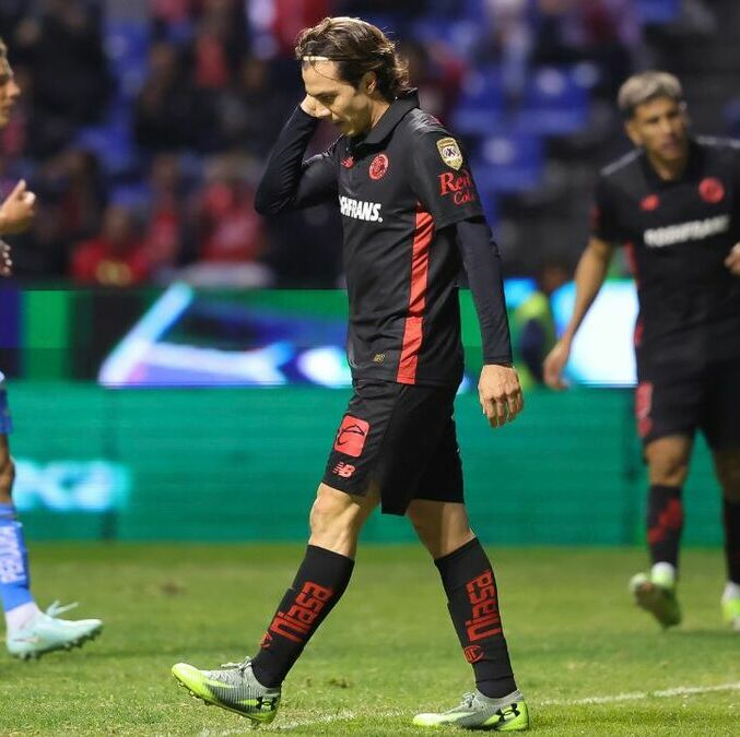 Paulinho le cedió el penal a Sebastián Córdova (Imago7)