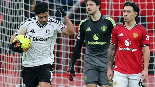 Raúl Jiménez le anotó al Manchester United