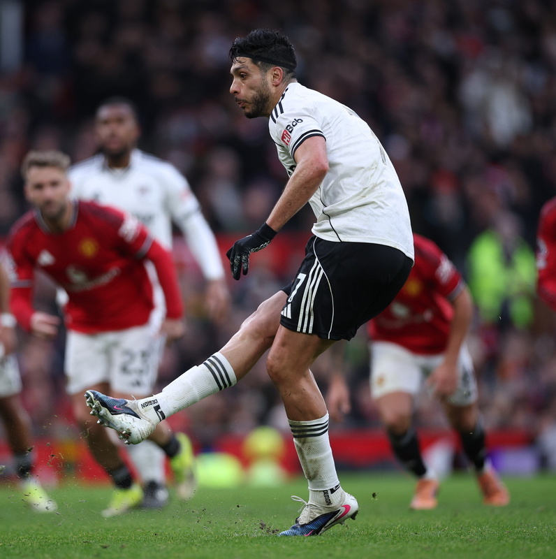 Raúl Jiménez llegó a 200 goles en su carrera (EFE)