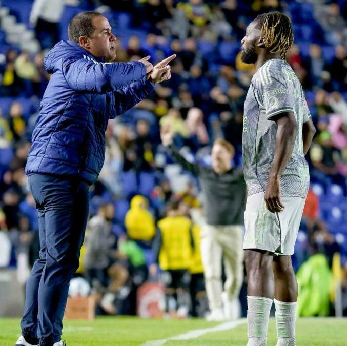 Sí hubo roces entre André Jardine y Allan Saint-Maximin (Imago7)