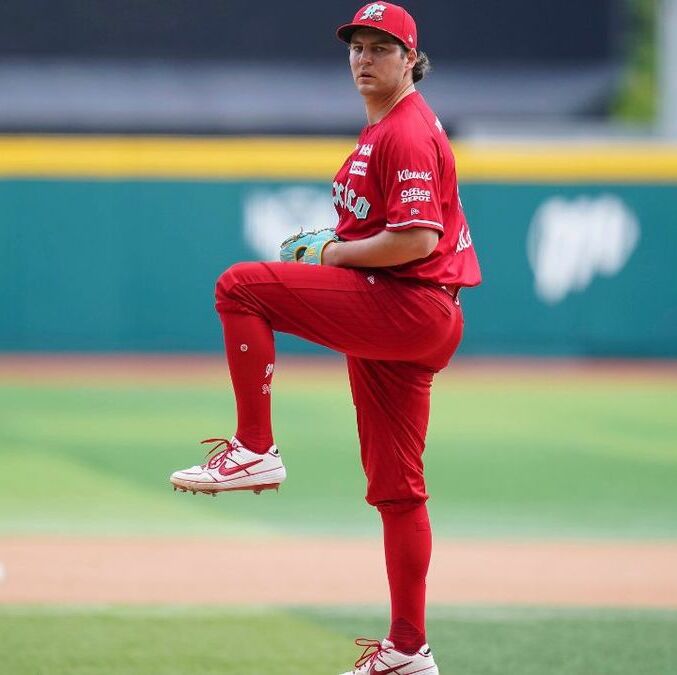 Trevor Bauer en su etapa con los Diablos Rojos del México (Imago7)