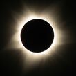 ¿En dónde podrá verse el eclipse solar de febrero?| Foto: CANVA