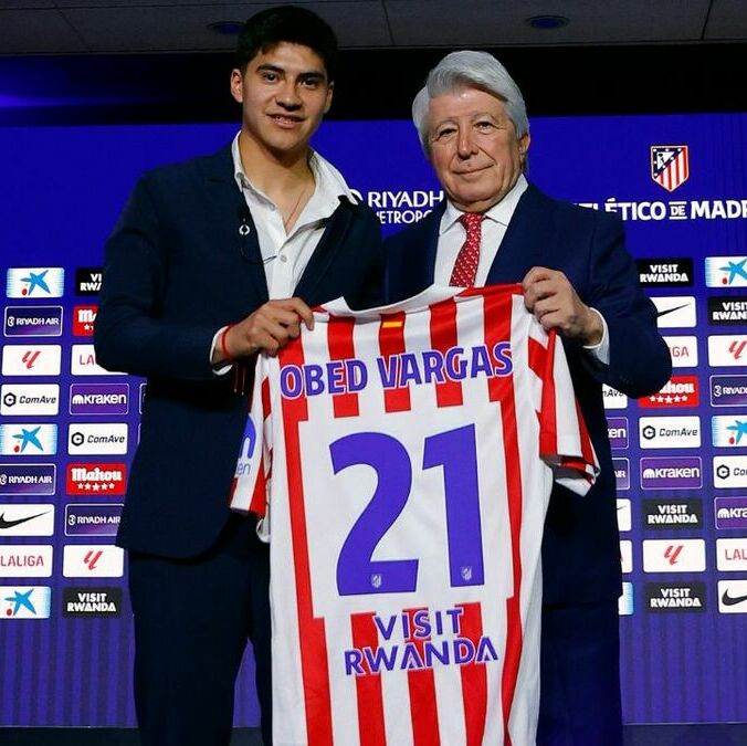 Cerezo presentó a Obed Vargas como su refuerzo. (Foto: Atlético de Madrid)