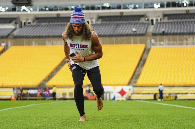 Mack Hollins entrenando descalzo. (Foto: Twitter Mack Hollins)