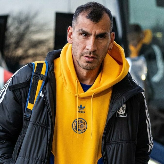 Nahuel Guzmán se quedó por no tener agua caliente en casa de Forge (Mexsport)