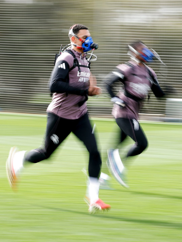 Real Madrid entrenó con las máscaras. (Foto: Real Madrid)