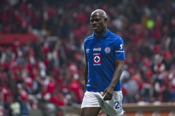 Achille Emaná durante su etapa con Cruz Azul (Fotografía: Imago 7)
