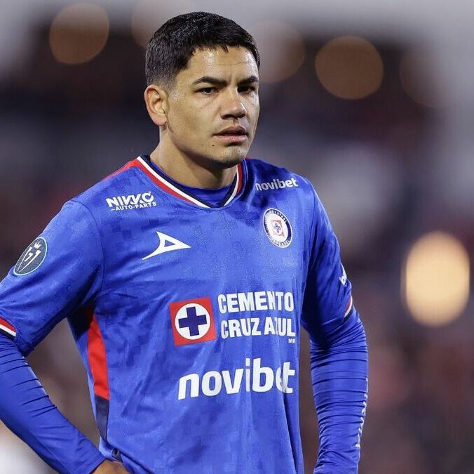 Gabriel Fernández se lesionó ante Vancouver, pero también está suspendido (Mexsport)