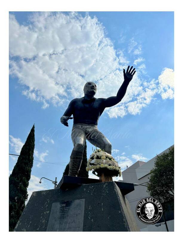 La estatua conmemorativa se encuentra en Tepito / X: El Hijo del Santo