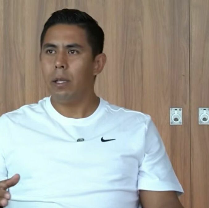 Néstor Calderón agradece a sus padres por todo lo que ha logrado. (Foto: Mediotiempo/ Capitán Financiero)