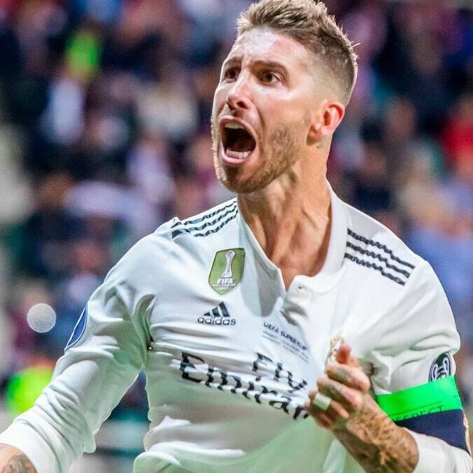 Sergio Ramos adora al Real Madrid y quisiera volver para retirarse con los merengues. (Foto: Especial)