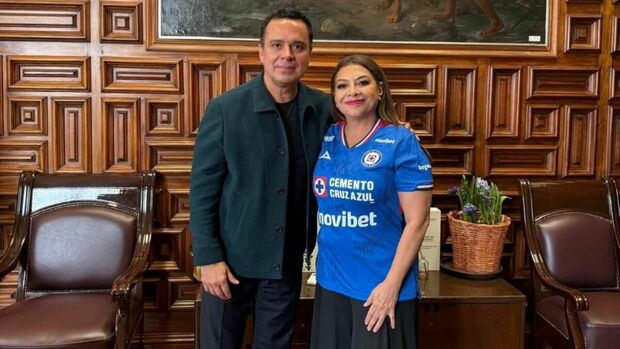 Víctor Velázquez con la jefa de gobierno de la Ciudad de México, Clara Brugada (@Victor_VelRan)
