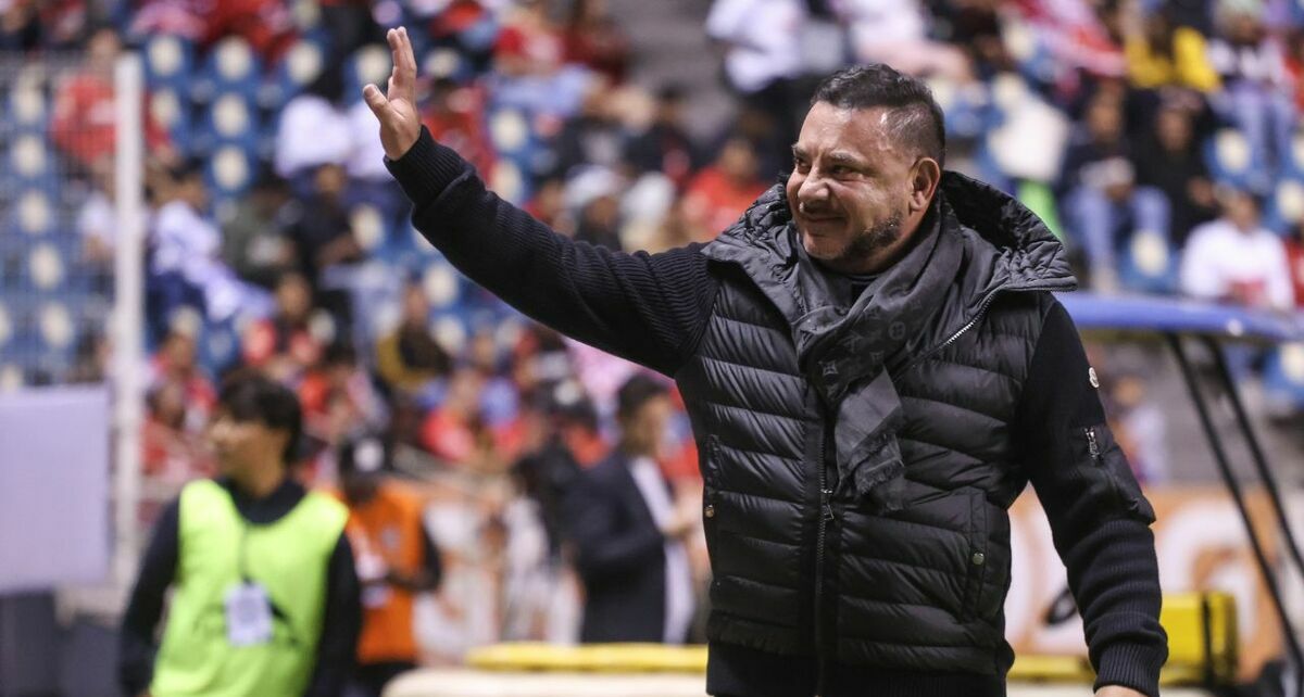 Antonio Mohamed confirmó que compañeros le cedieron penal a Sebastián Córdova (Imago7)