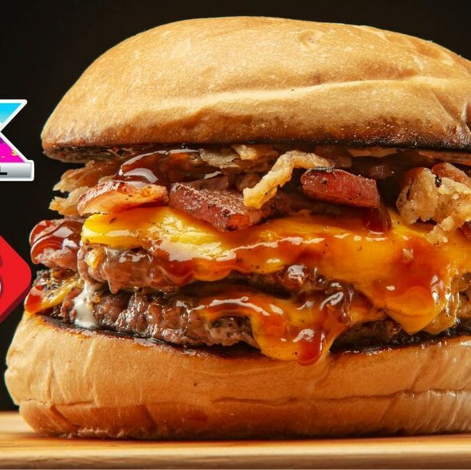 Cadena de hamburguesas ofrecerá un año de comida GRATIS a quienes acierten al resultado del Super Bowl 2026. (Especial).