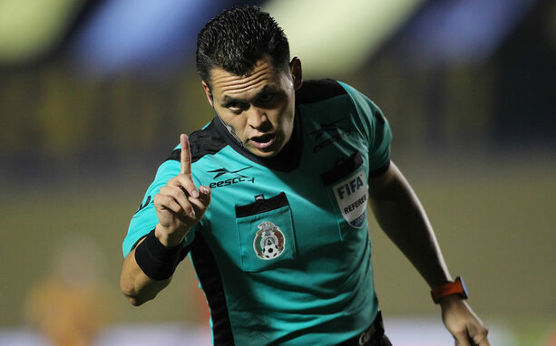 Pérez Durán impartirá justicia en el Clásico Nacional (Imago7)