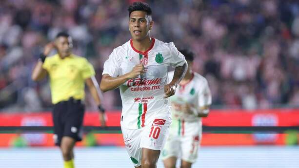 Efraín Álvarez hizo l primer gol de Chivas ante Mazatlán (Imago7)