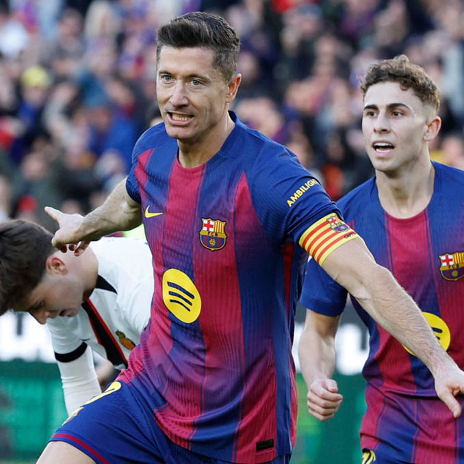 Lewandowski abrió la goleada para el Barcelona. (Foto: EFE)