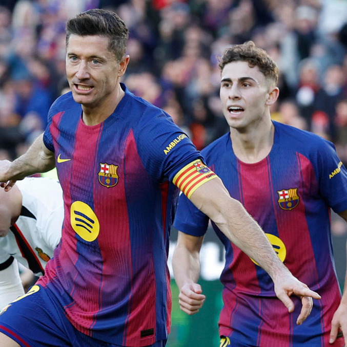Lewandowski abrió la goleada para el Barcelona. (Foto: EFE)