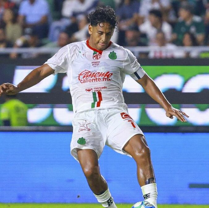 Luis Romo es uno de los jugadores más importantes en las Chivas de Milito (Mexsport)