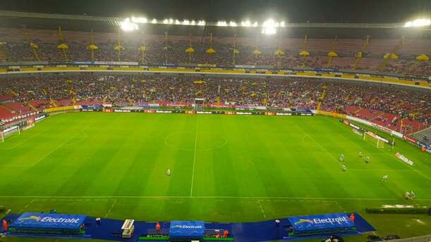 El Estadio Jalisco no presentó la mejor de las entradas (Juan Manuel Figueroa)
