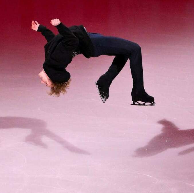 Ilia Malinin realiza el famoso Backflip actualmente (Reuters)